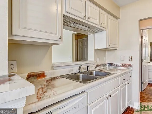 12300 Apache AVE APT 202