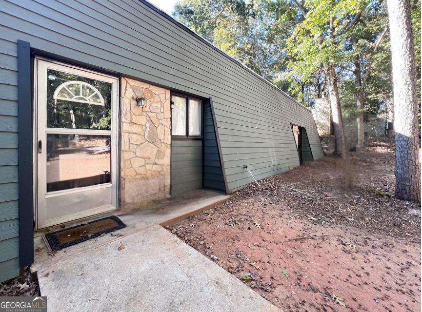 141 & 143 Nicole CIR