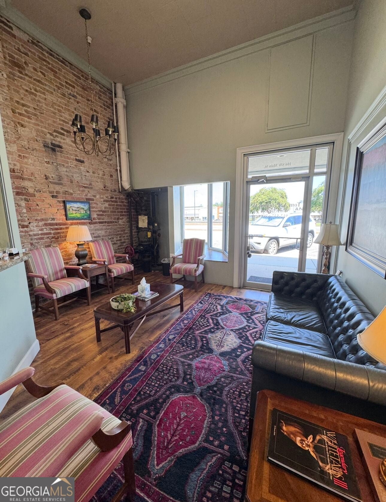 102/104 SW Main ST