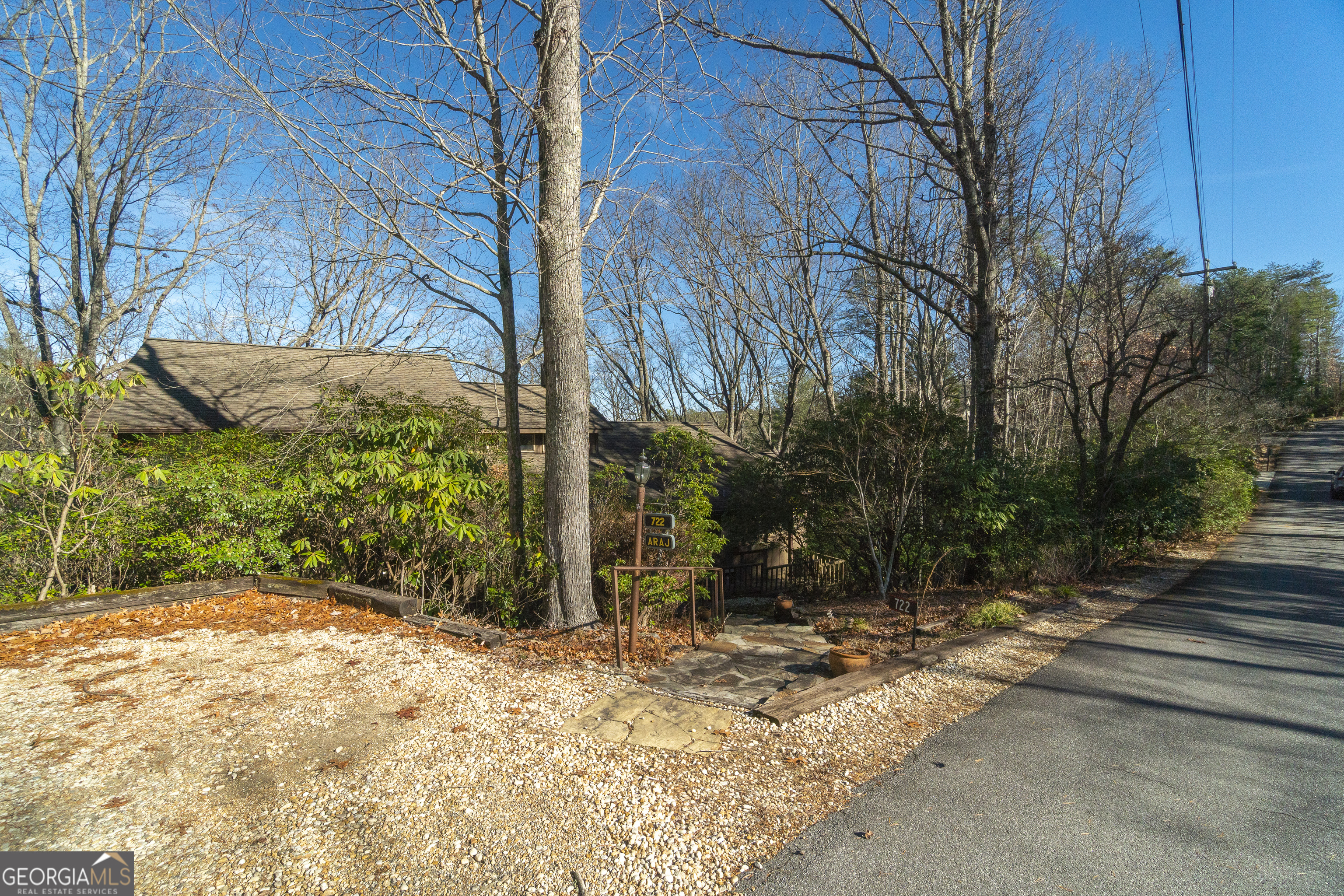722 Woodbrier