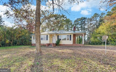 A home in Toccoa