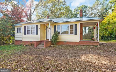 A home in Toccoa