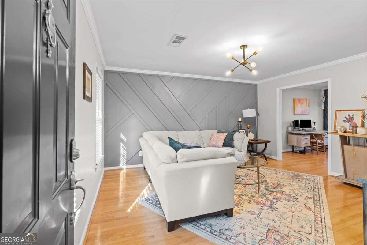 1101 Collier RD NW T5