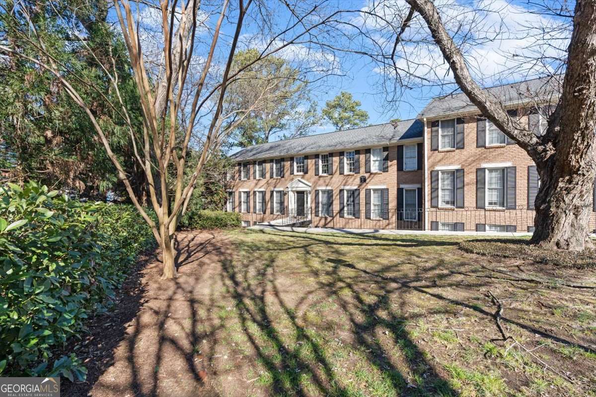 1101 Collier RD NW T5