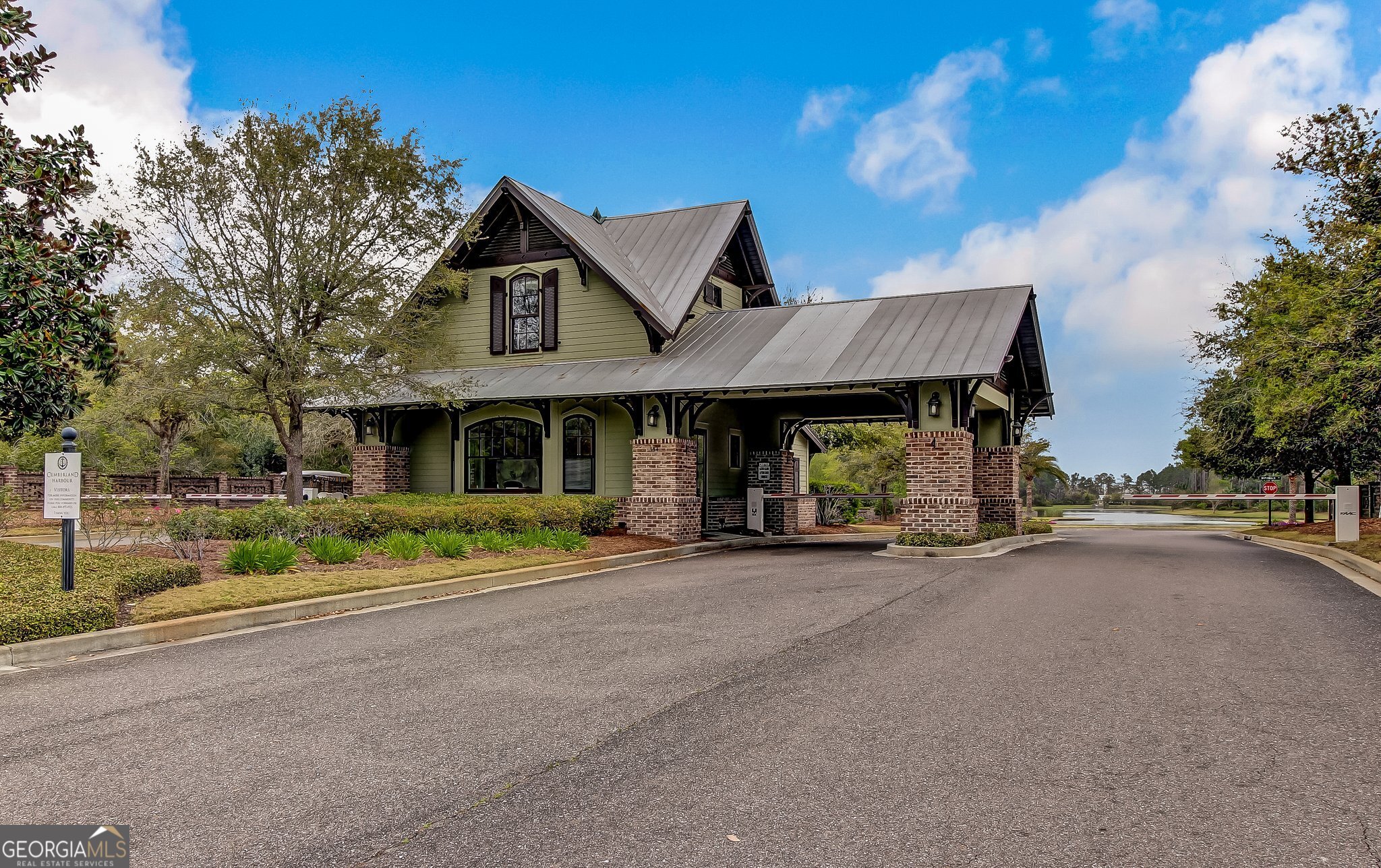 602 S Point BLVD
