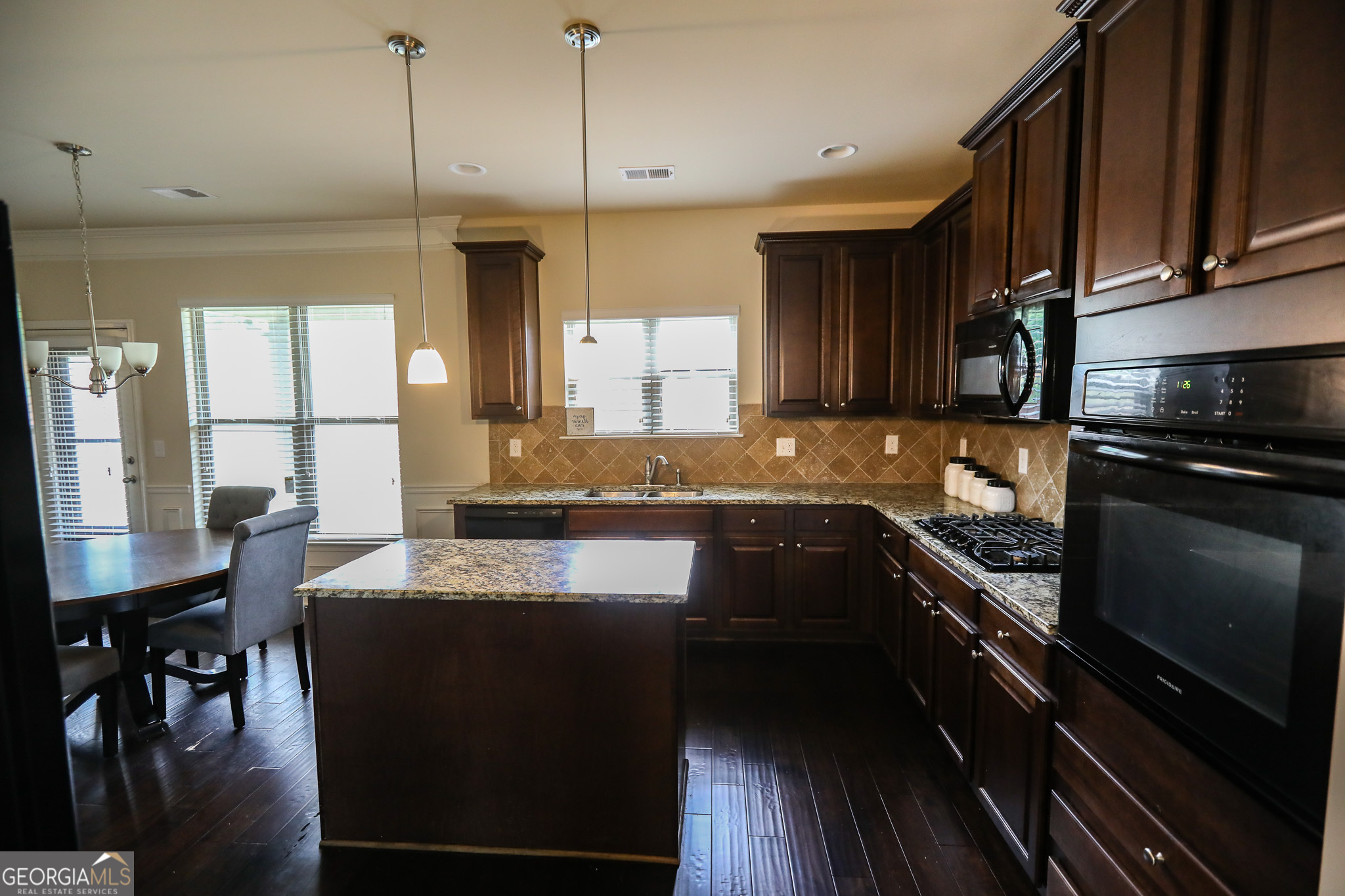 225 Silver Ridge RD