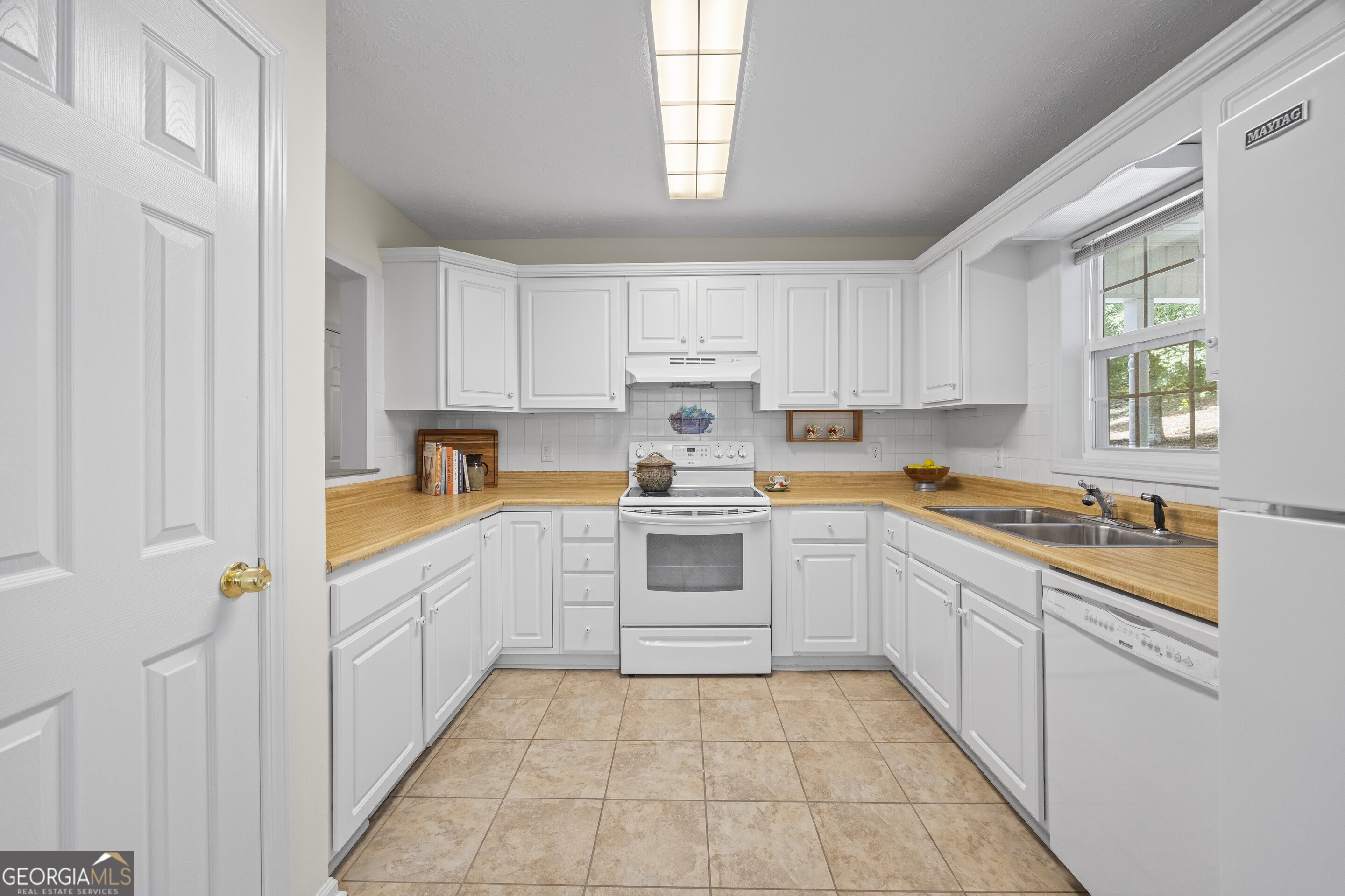 Martin, Georgia 30557, United States, 4 Bedrooms Bedrooms, ,4 BathroomsBathrooms,Residential,Pending,176317