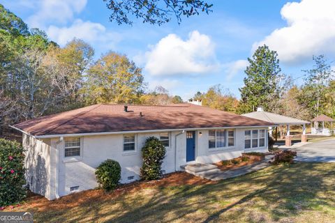 A home in Toccoa