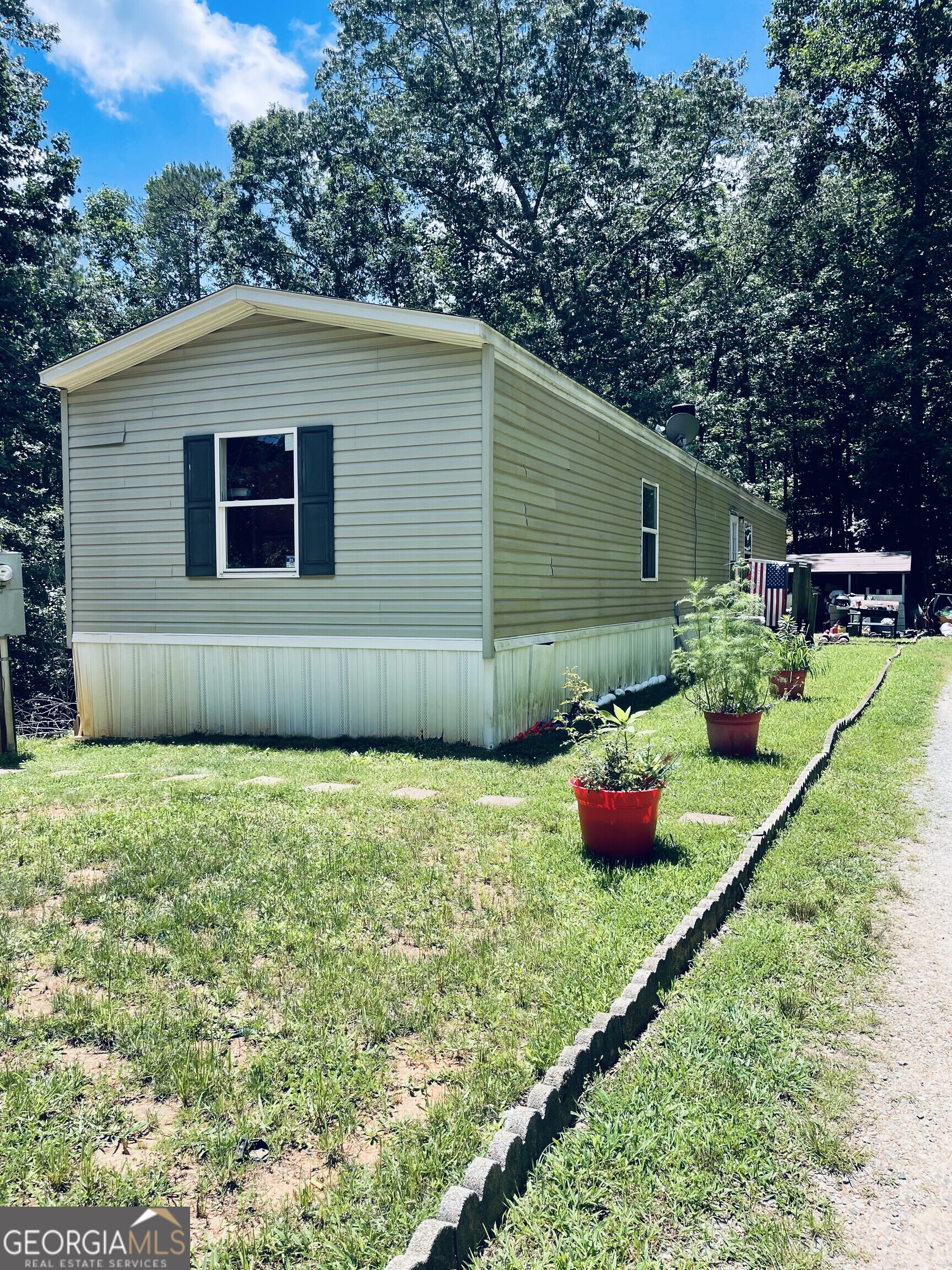 The possibilities are endless with 1.4 acres of land in Oakridge Place in Ellijay! This home has 2 bedrooms and 2 bathrooms with an office / flex space. This home can be beautifully restored with a little TLC. The outdoor living space is quiet and close to the cul de sac providing privacy. Ellijay offers excellent opportunities for hiking, kayaking, and fishing. Call to schedule your private showing today! *Photos coming soon. *Parcel numbers 3006J018 & 3006J019 must be included in offer*