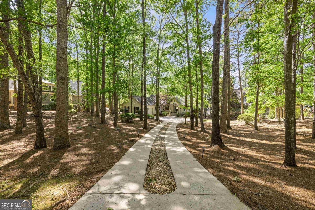 129 Barrington Hall DR