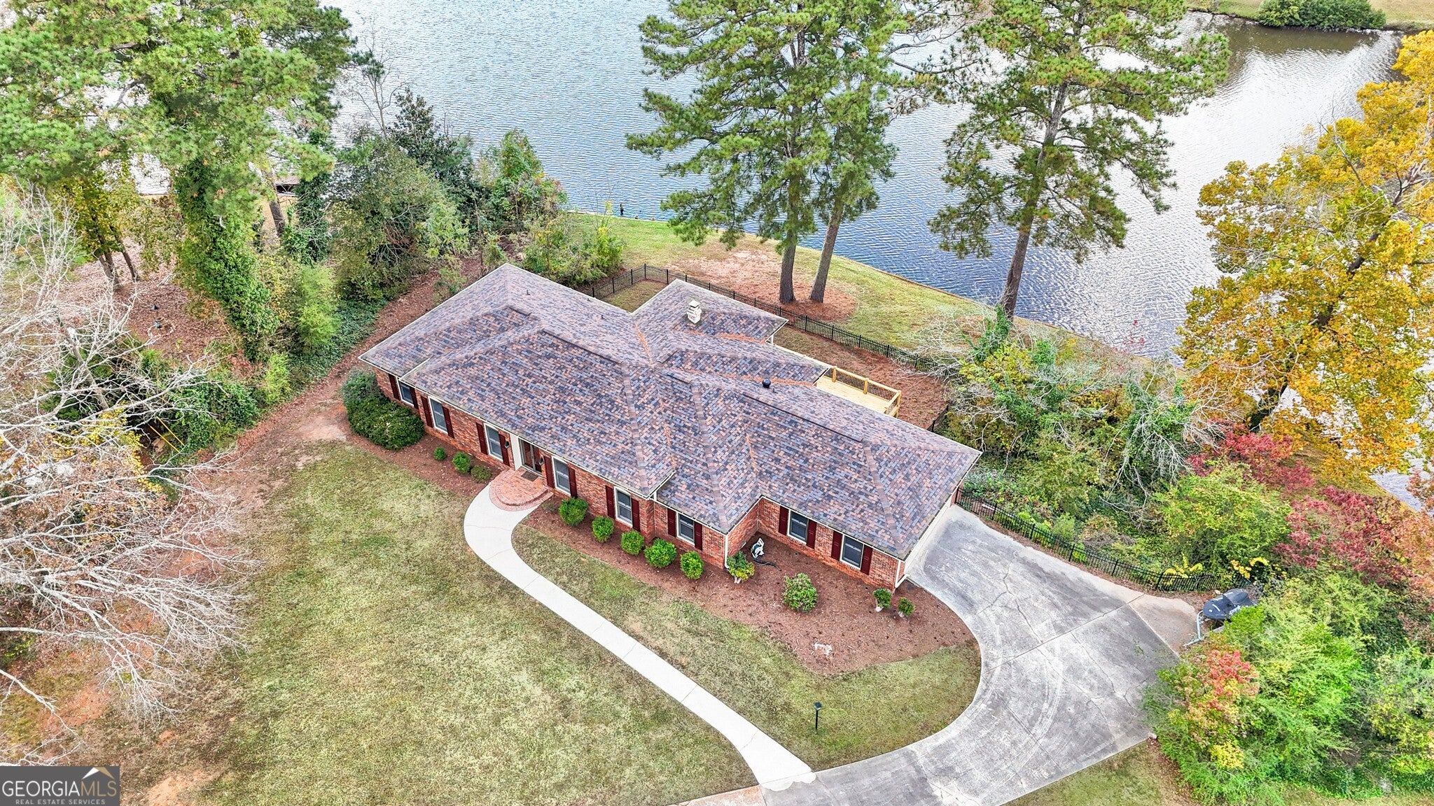 30 Hawthorne DR