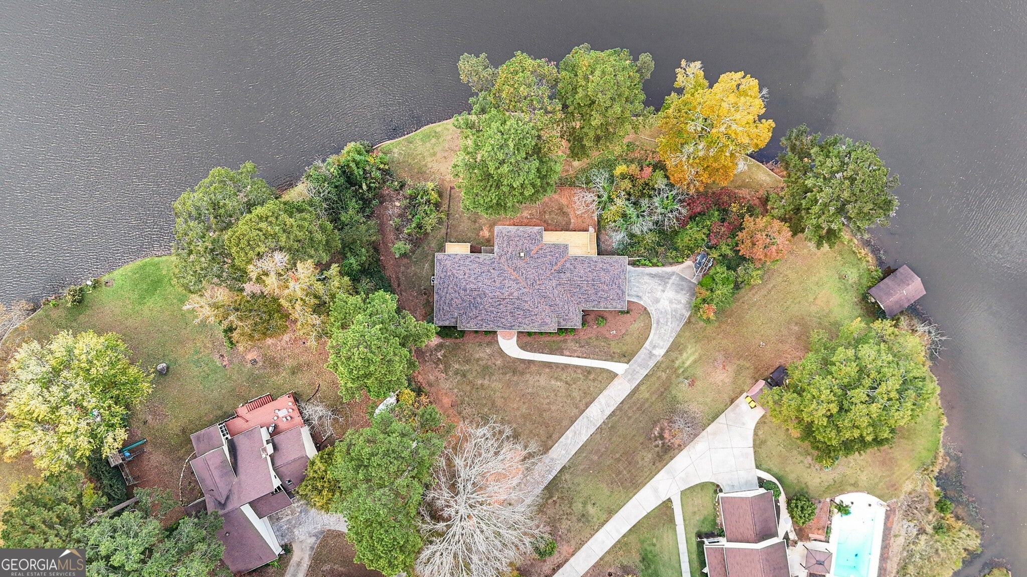 30 Hawthorne DR