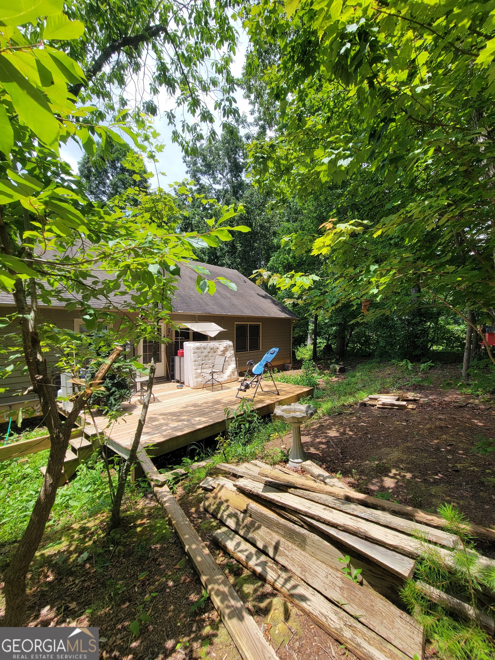 37 Lafayette DR