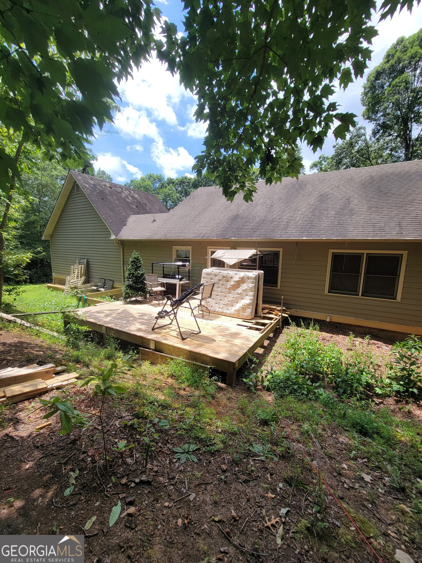 37 Lafayette DR