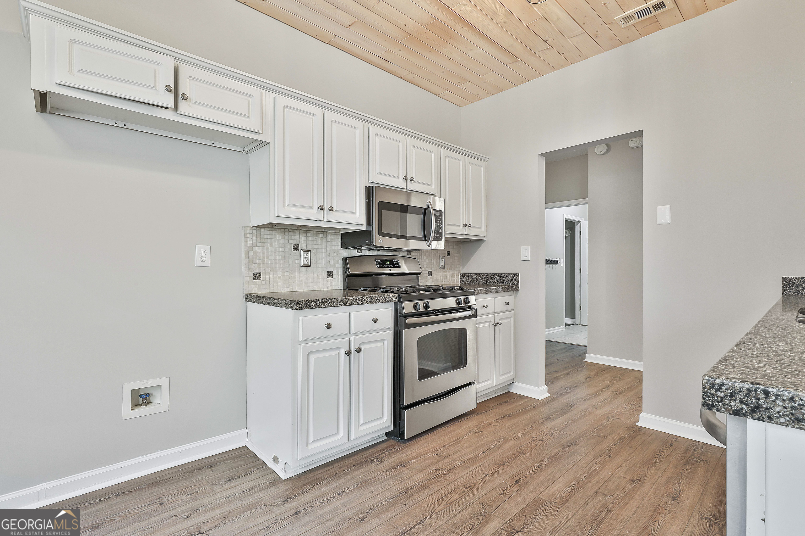 Newnan, Georgia 30265, United States, 5 Bedrooms Bedrooms, ,3 BathroomsBathrooms,Residential,Active,96973