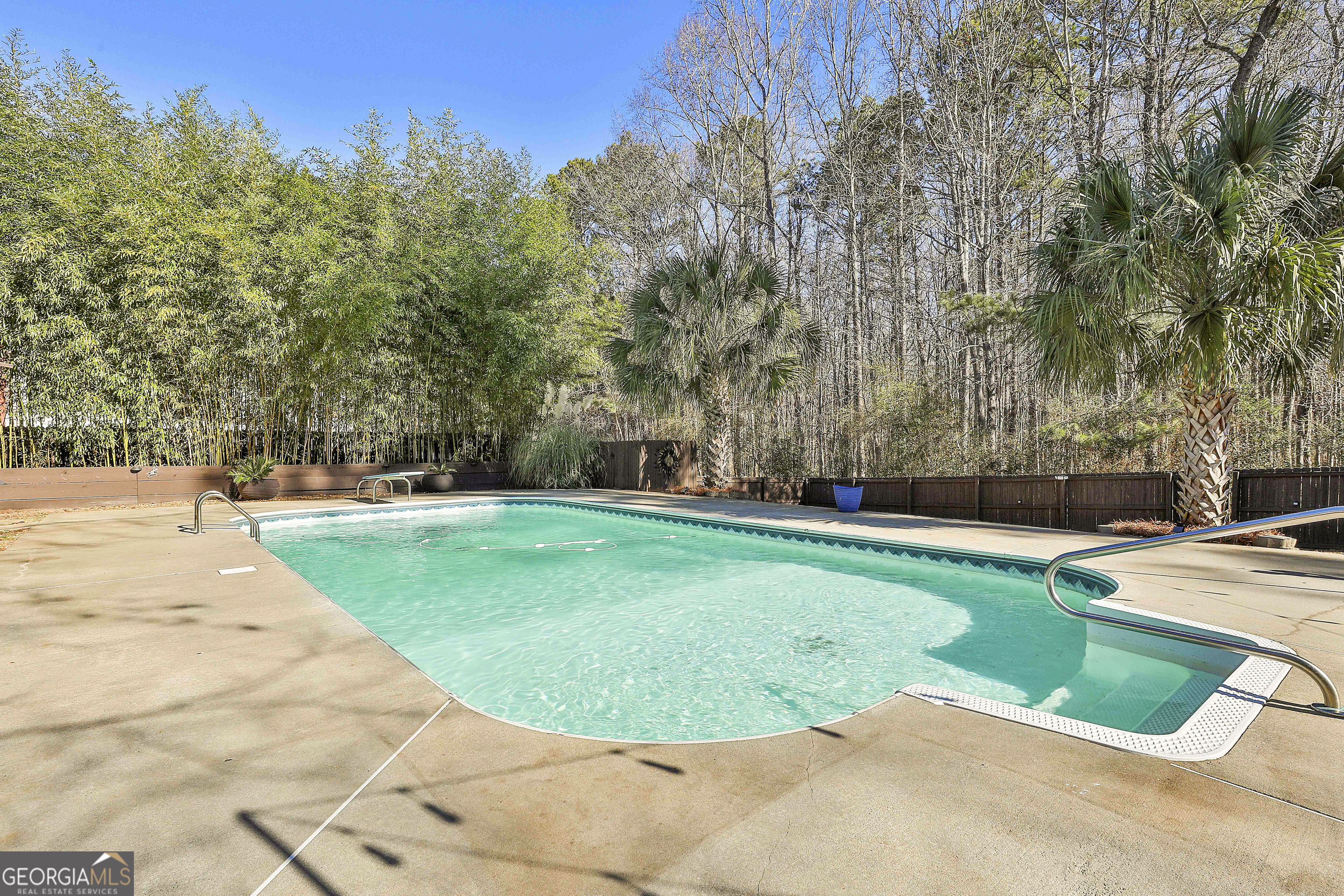 Newnan, Georgia 30265, United States, 5 Bedrooms Bedrooms, ,3 BathroomsBathrooms,Residential,Active,96973