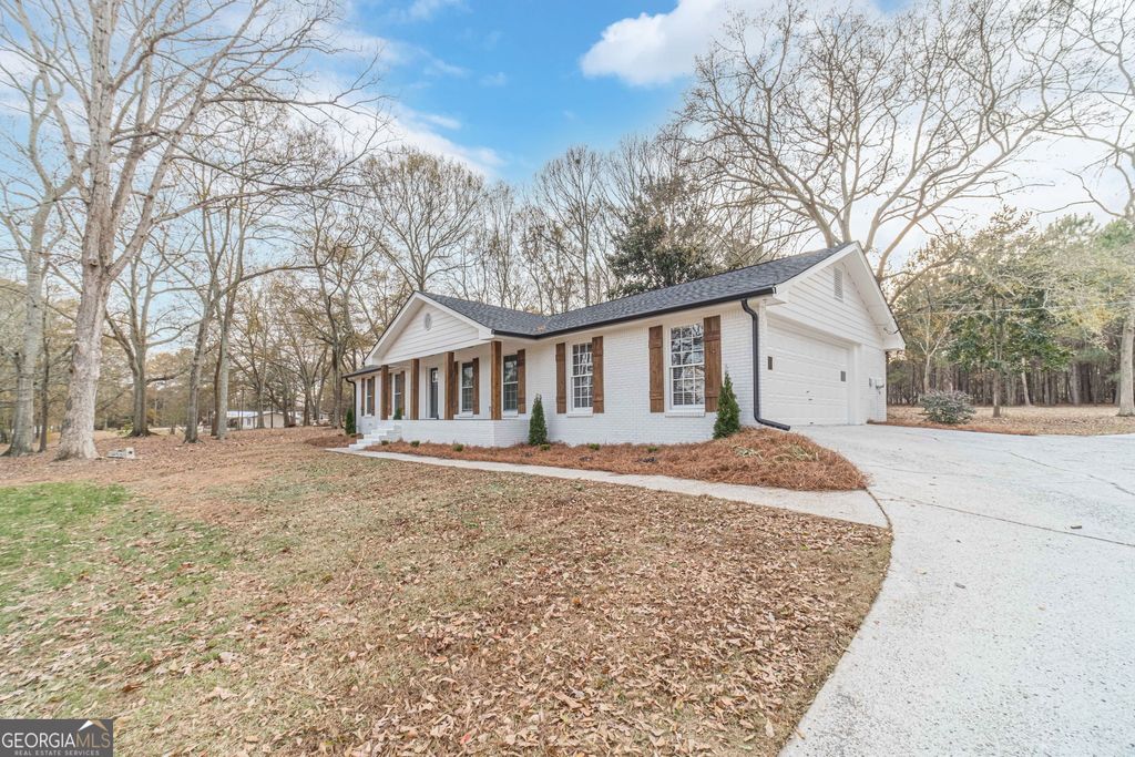 Photo of 2710 Broadnax Mill Rd, Loganville, GA 30052 (MLS # 10661227)