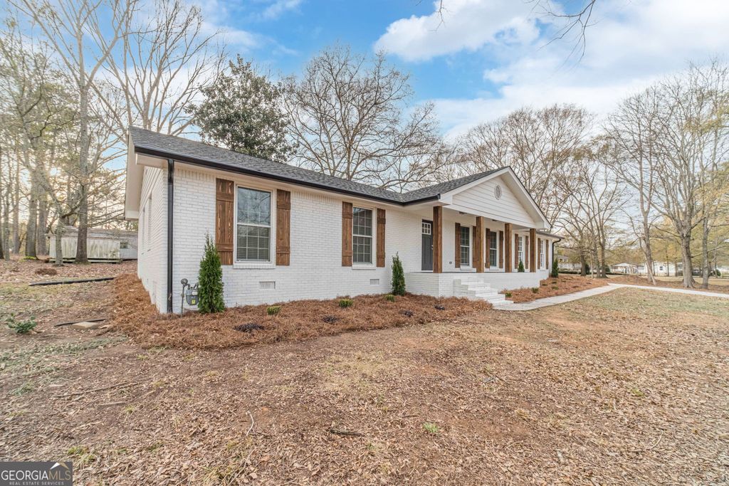 Photo of 2710 Broadnax Mill Rd, Loganville, GA 30052 (MLS # 10661227)