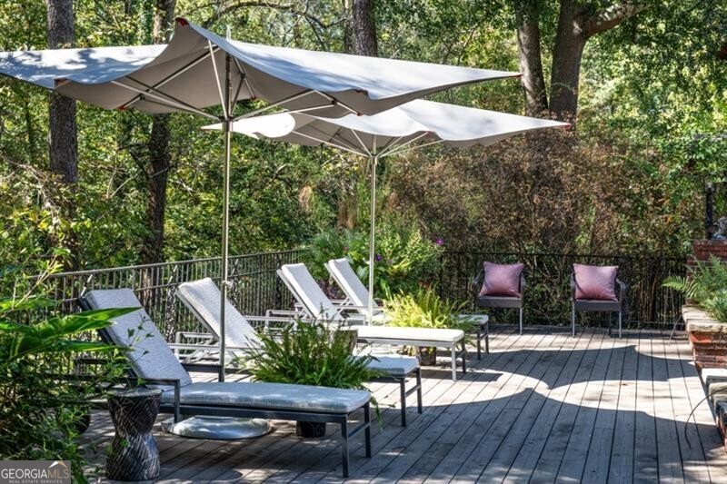 Long Island Manor - Residential