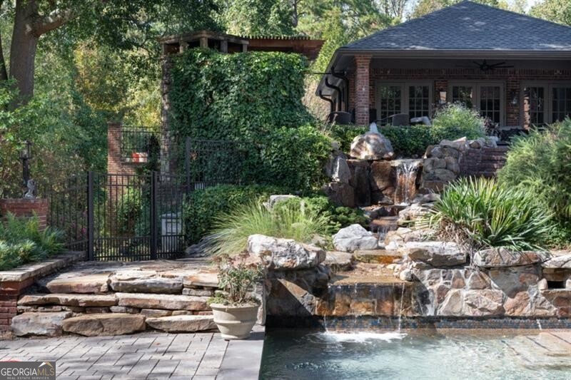 Long Island Manor - Residential