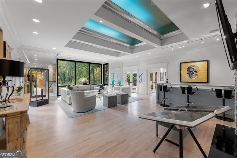 Long Island Manor - Residential