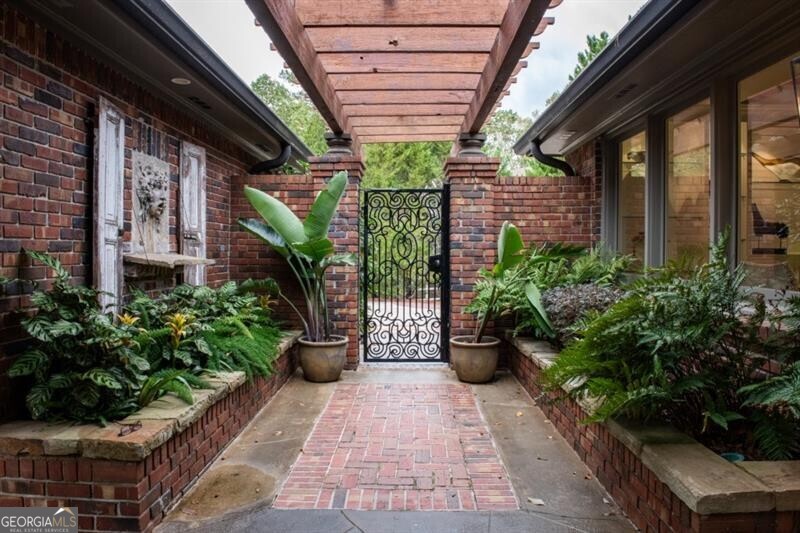 Long Island Manor - Residential