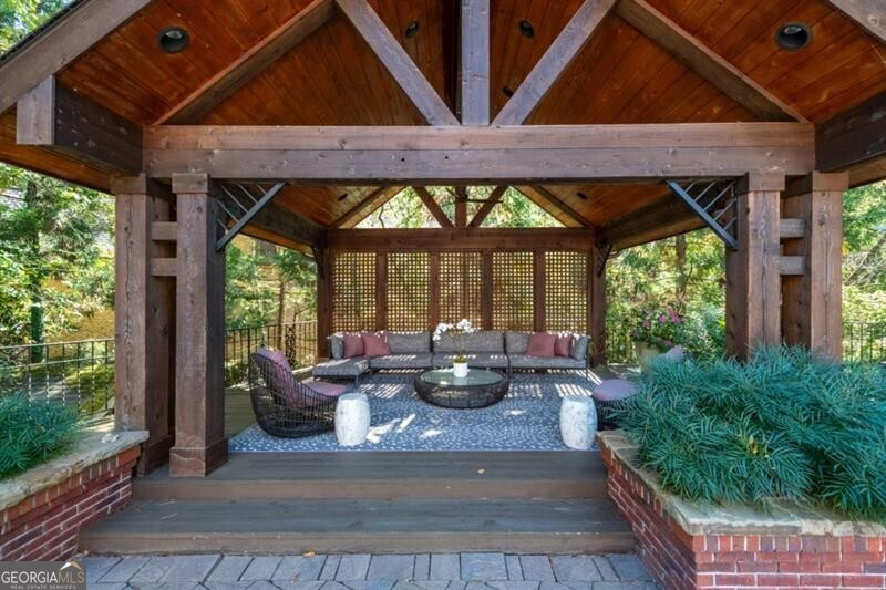 Long Island Manor - Residential