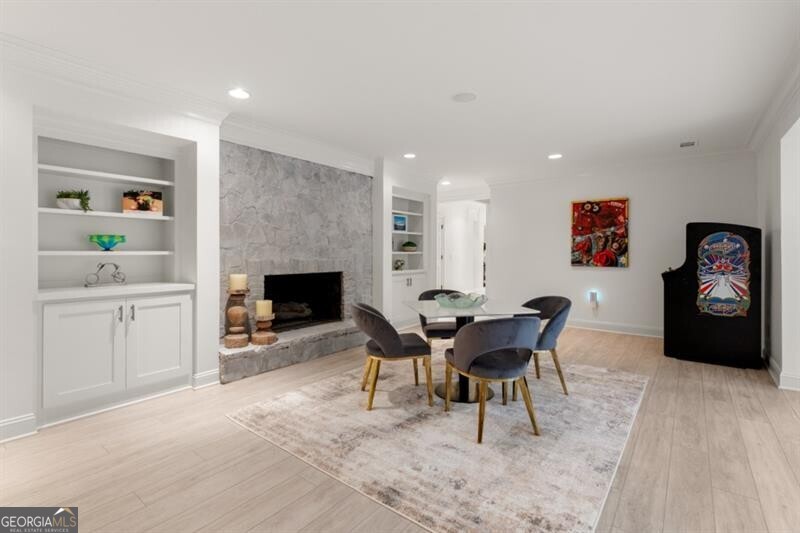 Long Island Manor - Residential