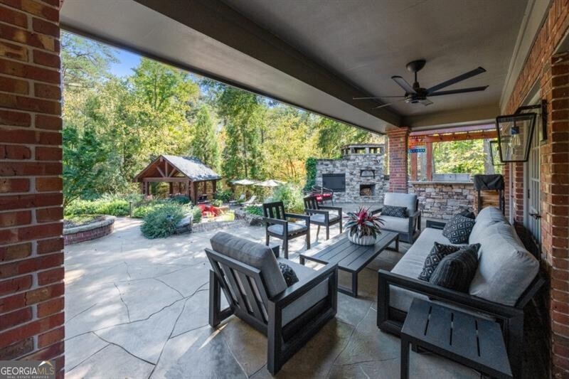 Long Island Manor - Residential