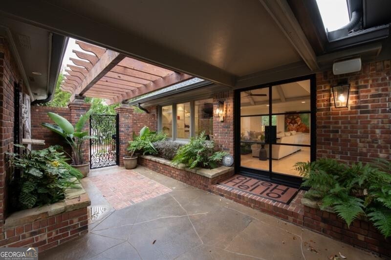 Long Island Manor - Residential