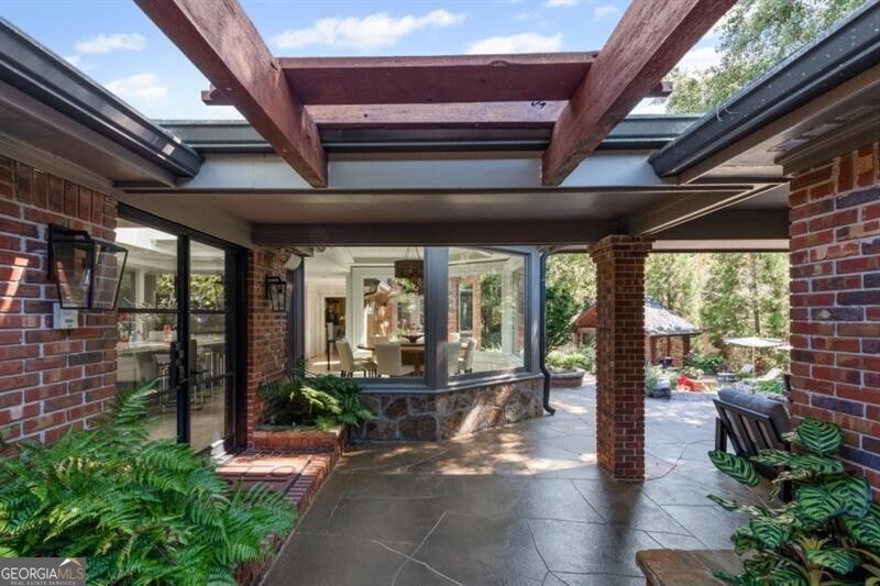 Long Island Manor - Residential