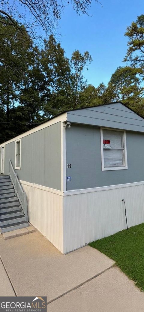 19 Poole Circle Ellenwood GA 30294