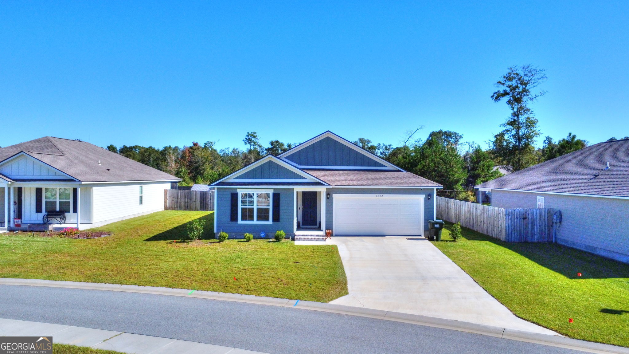 1532 Beverly LN