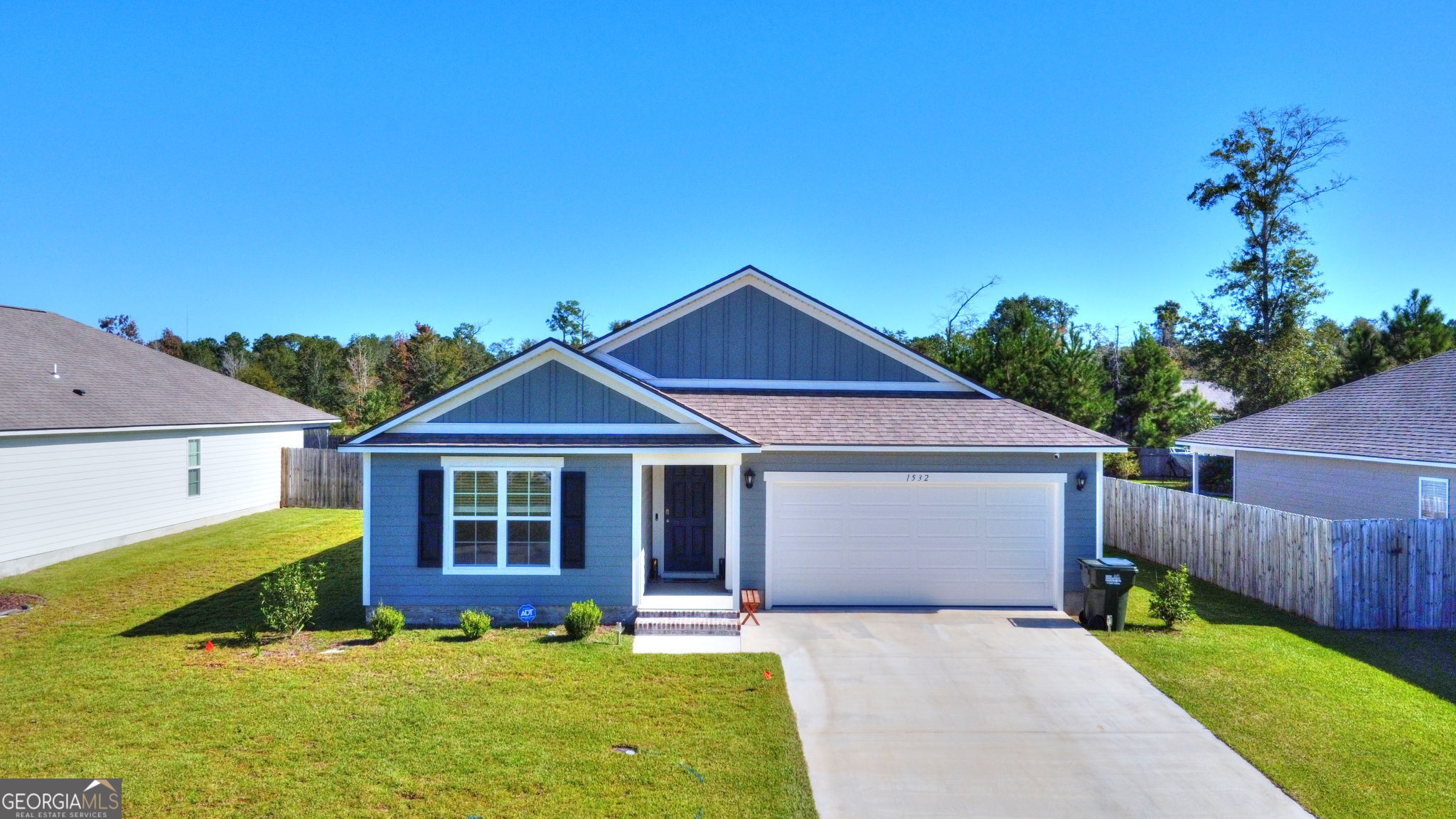 1532 Beverly LN