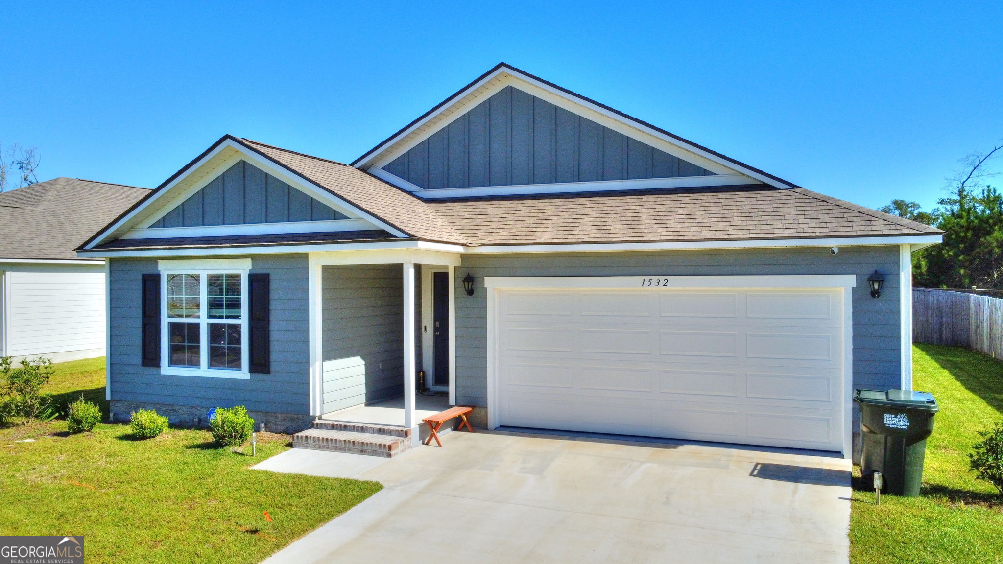 1532 Beverly LN