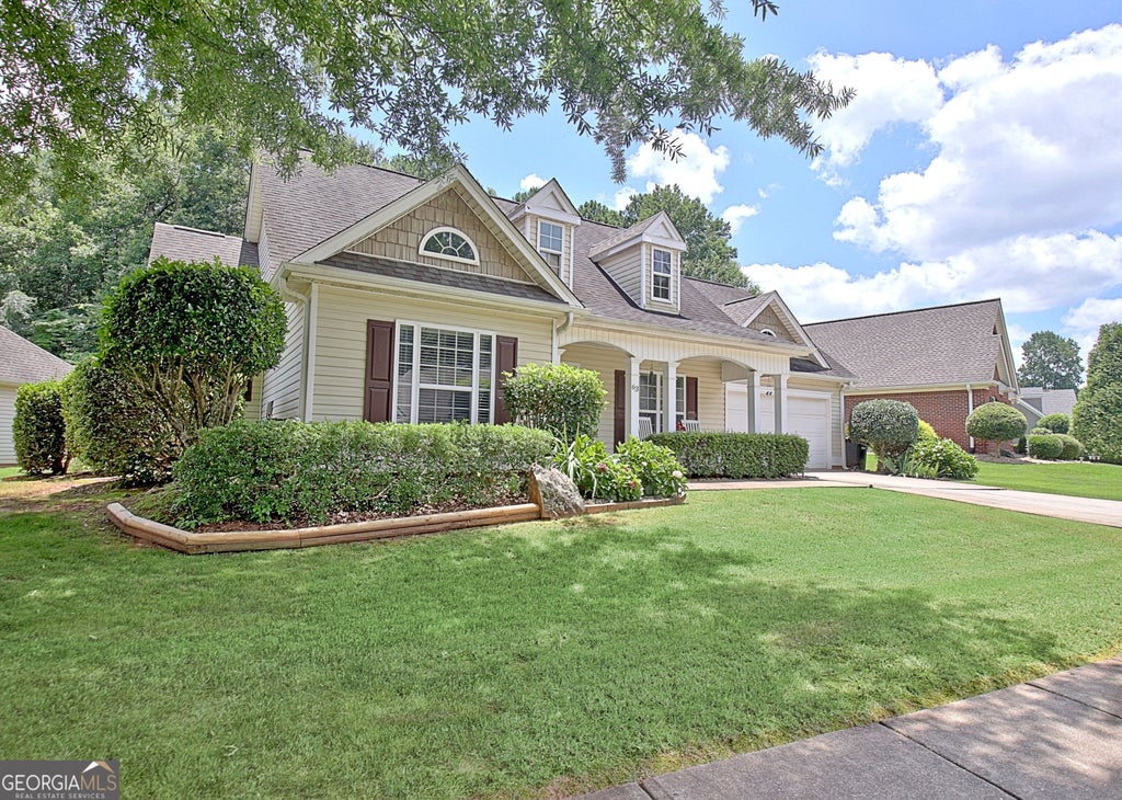 Photo of 63 Avondale CIR, Newnan, GA 30265 (MLS # 10796268)