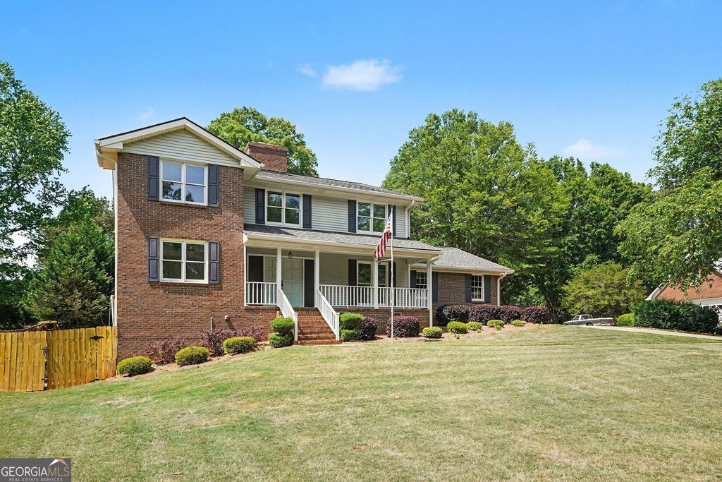 Photo of 2080 Castle Lake Drive, Tyrone, GA 30290 (MLS # 10739379)