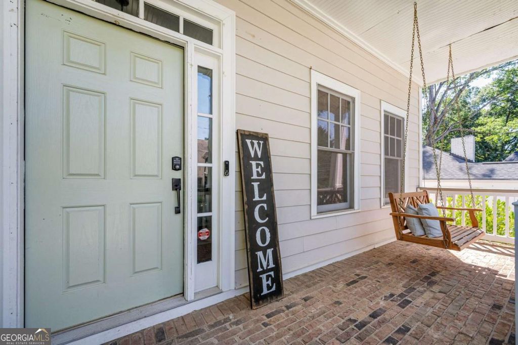 Photo of 2199 Collins Drive NW, Atlanta, GA 30318 (MLS # 10768340)