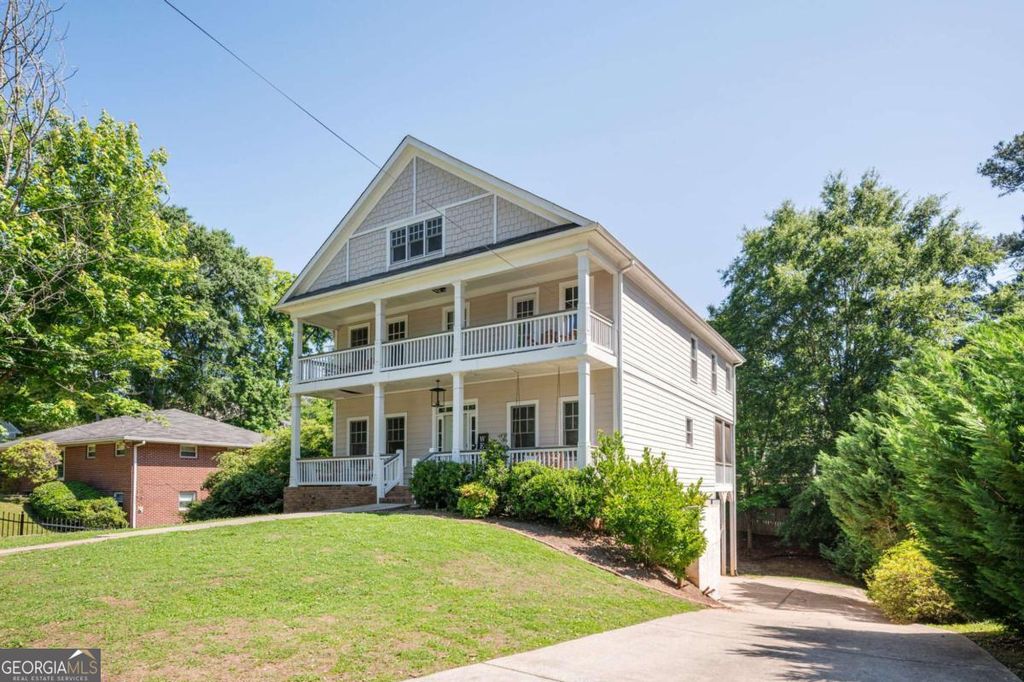 Photo of 2199 Collins Drive NW, Atlanta, GA 30318 (MLS # 10768340)