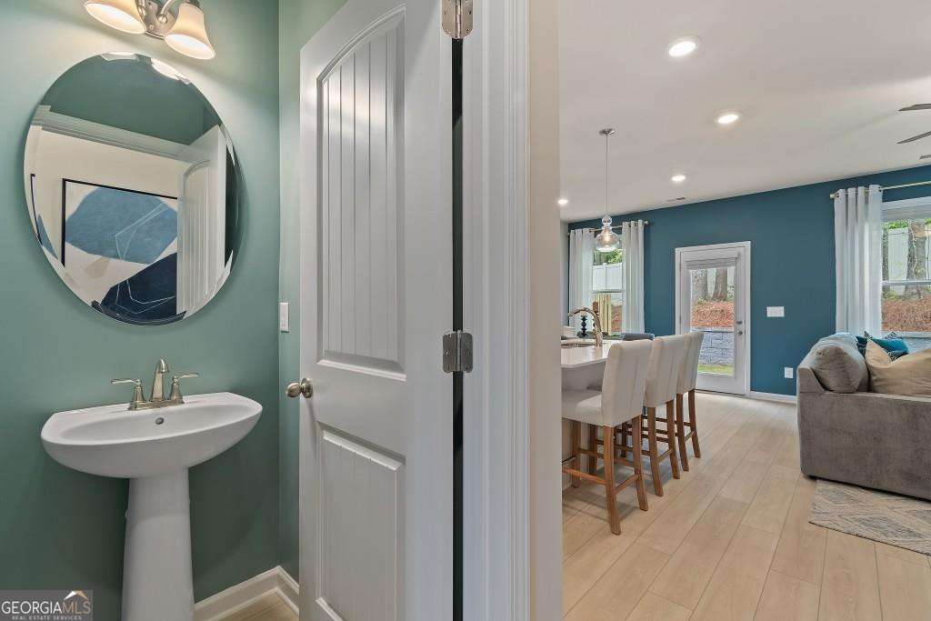 385 Navigator LN