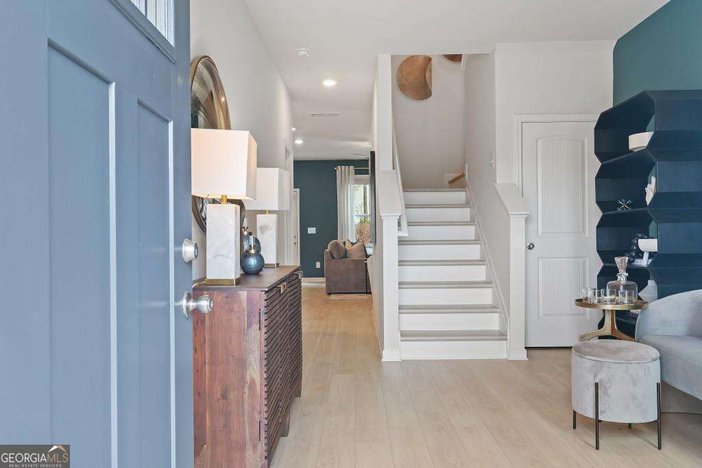 385 Navigator LN