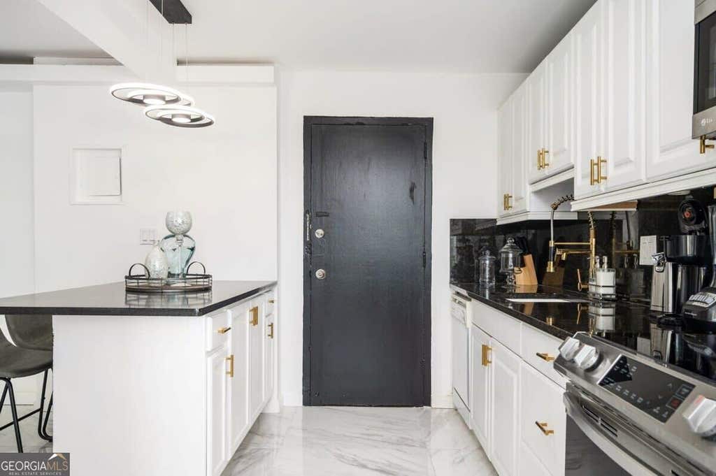 Photo of 215 Piedmont Avenue NE #707, Atlanta, GA 30308 (MLS # 10834512)