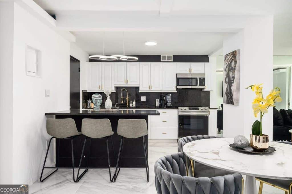 Photo of 215 Piedmont Avenue NE #707, Atlanta, GA 30308 (MLS # 10834512)