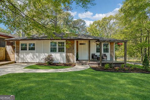 Photo of 566 Woods Drive NW, Atlanta, GA 30318 (MLS # 10734940)