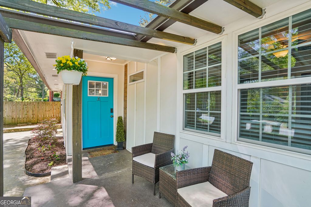 Photo of 566 Woods Drive NW, Atlanta, GA 30318 (MLS # 10734940)