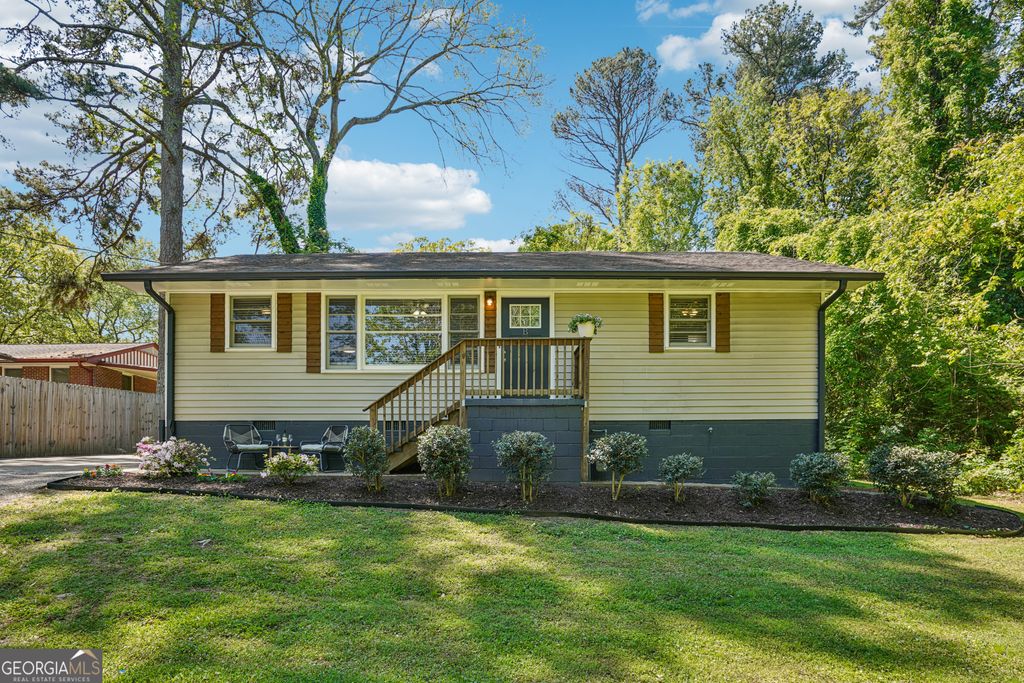 Photo of 566 Woods Drive NW, Atlanta, GA 30318 (MLS # 10734940)
