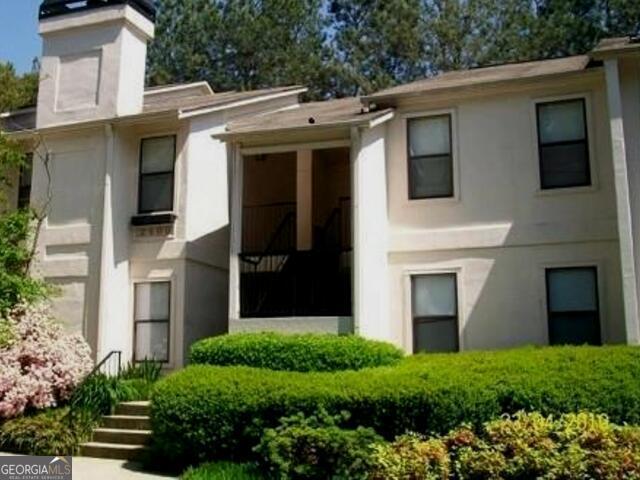 Beautiful condo in a desirable community in Sandy Springs. No stairs! Water/sewer is included. Open Floor plan, Bonus room.