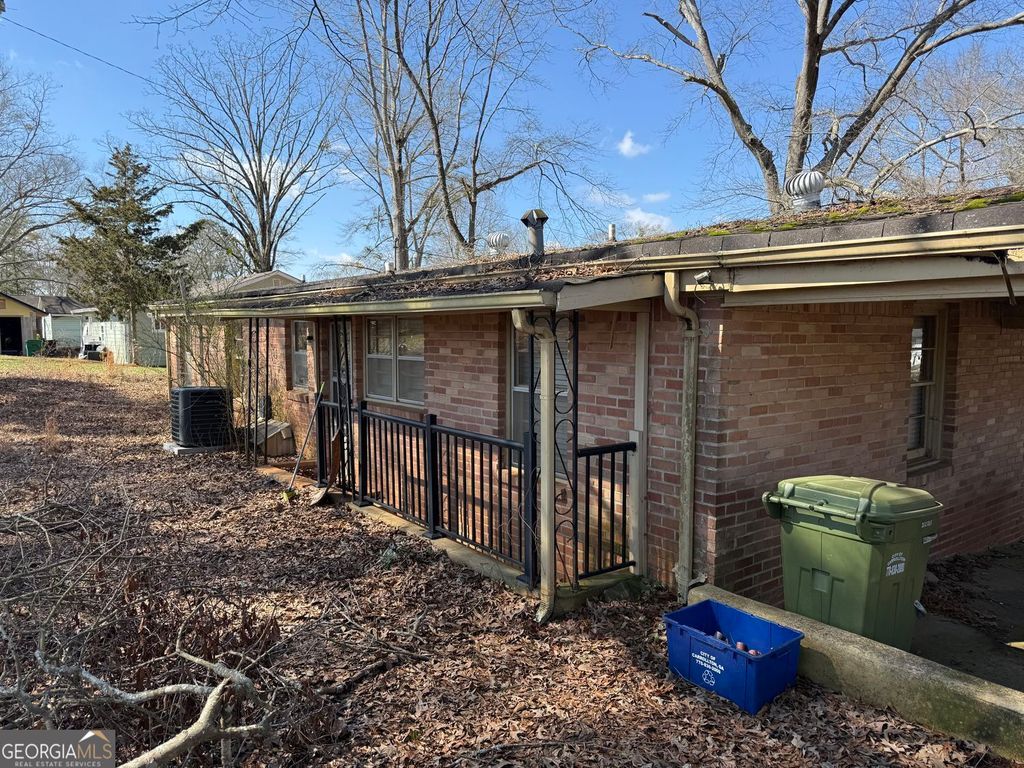 Photo of 112 Molette Street, Carrollton, GA 30117 (MLS # 10758684)