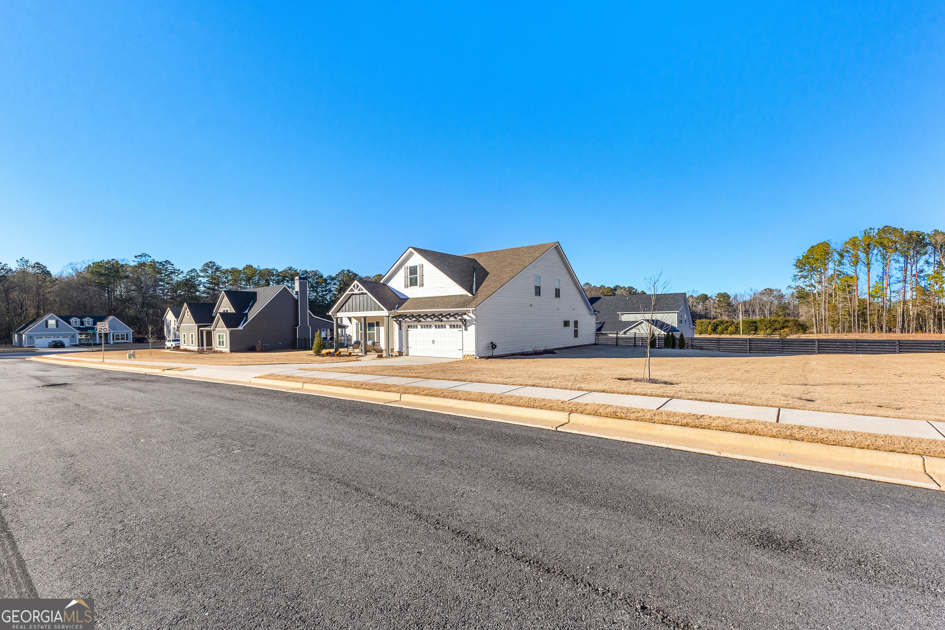 Senoia, Georgia 30276, United States, 4 Bedrooms Bedrooms, ,3 BathroomsBathrooms,Residential,Active,18205