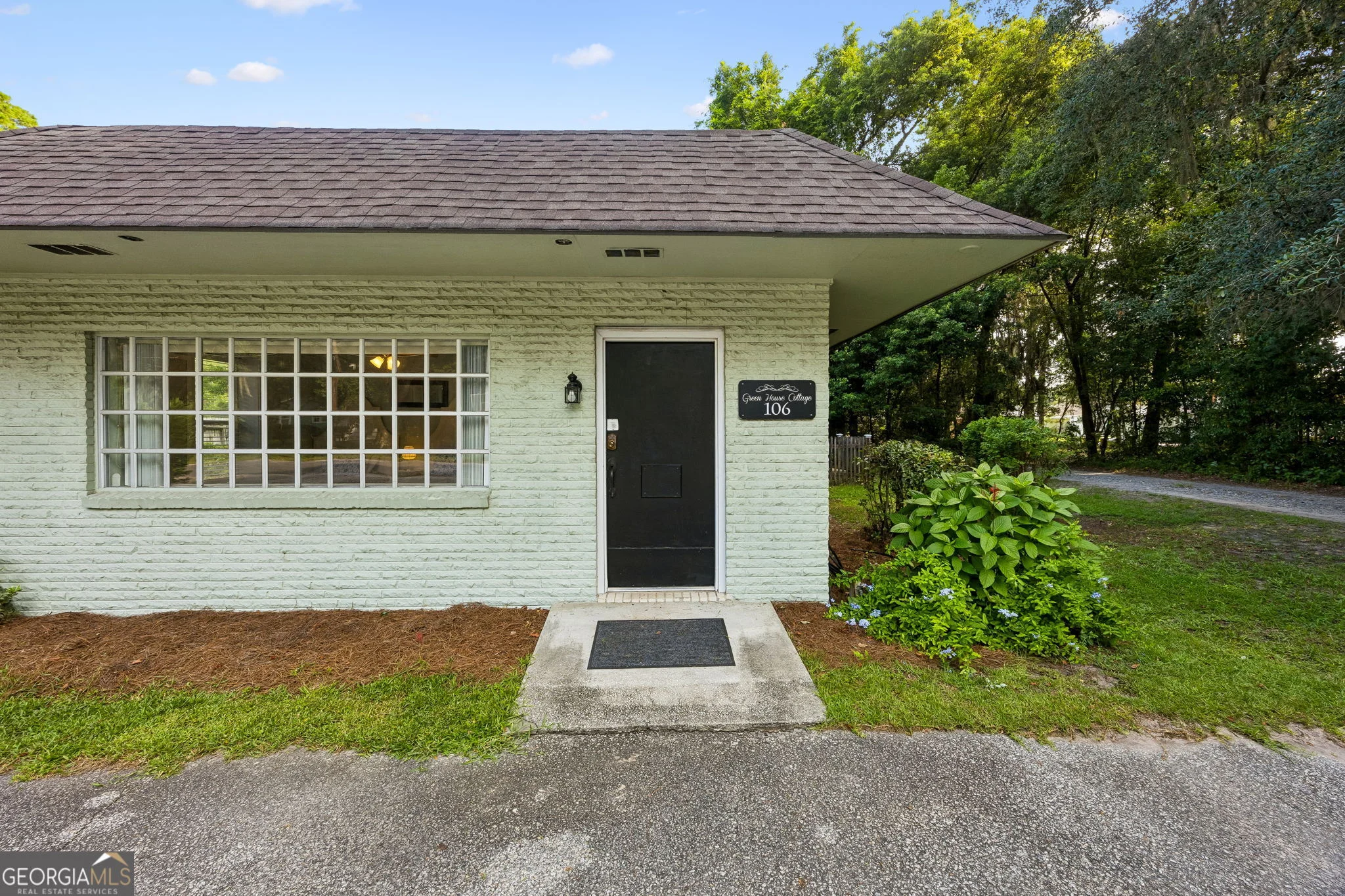 106 W Dillingham Street